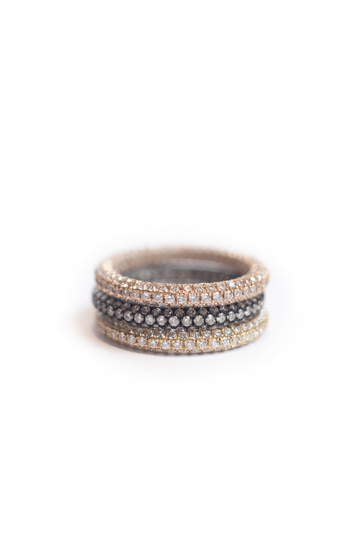 Ring aus 18-karätigem Gold mit Diamanten