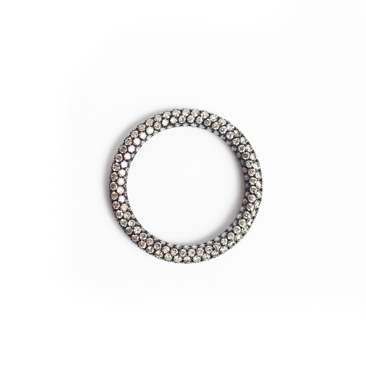 Ring aus 18-karätigem Gold mit Diamanten
